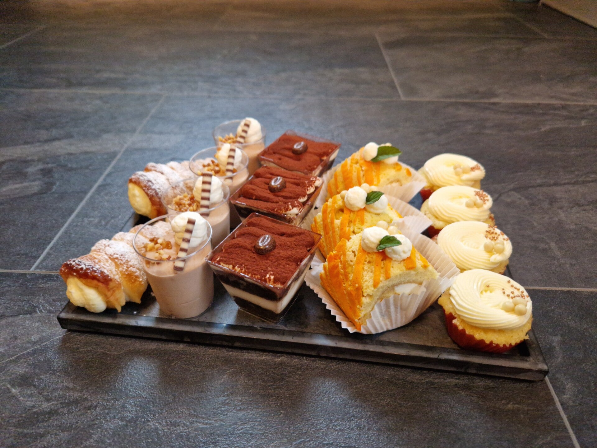 Cornets, Schoggimousse, Tiramisuchübeli Buffet